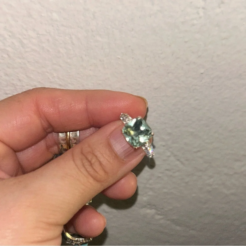 Elegant Silver and Green Gemstone Ring Sz 7.5